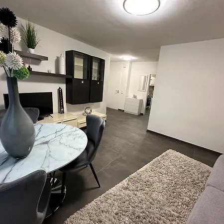 Moderne Fuer 4 Personen Im Herzen Von Marl*netflix*nespresso* דירה מארל